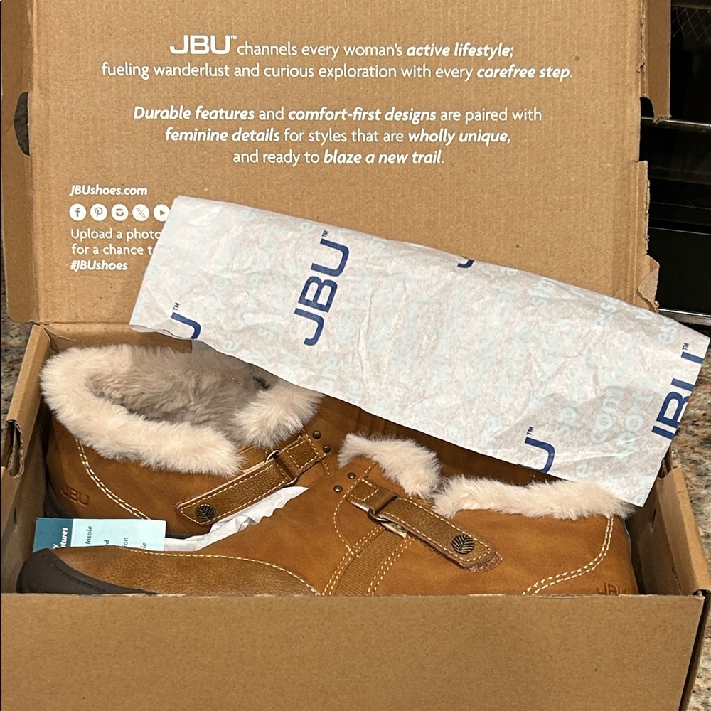 New JBU Heather Women’s 11 Slip On Tan Shoe Booties w/soft Faux Fur Lining - Picture 2 of 11
